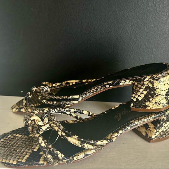 Free People Black and Cream Snakeskin Heels size 6.5 - Picture 4 of 4